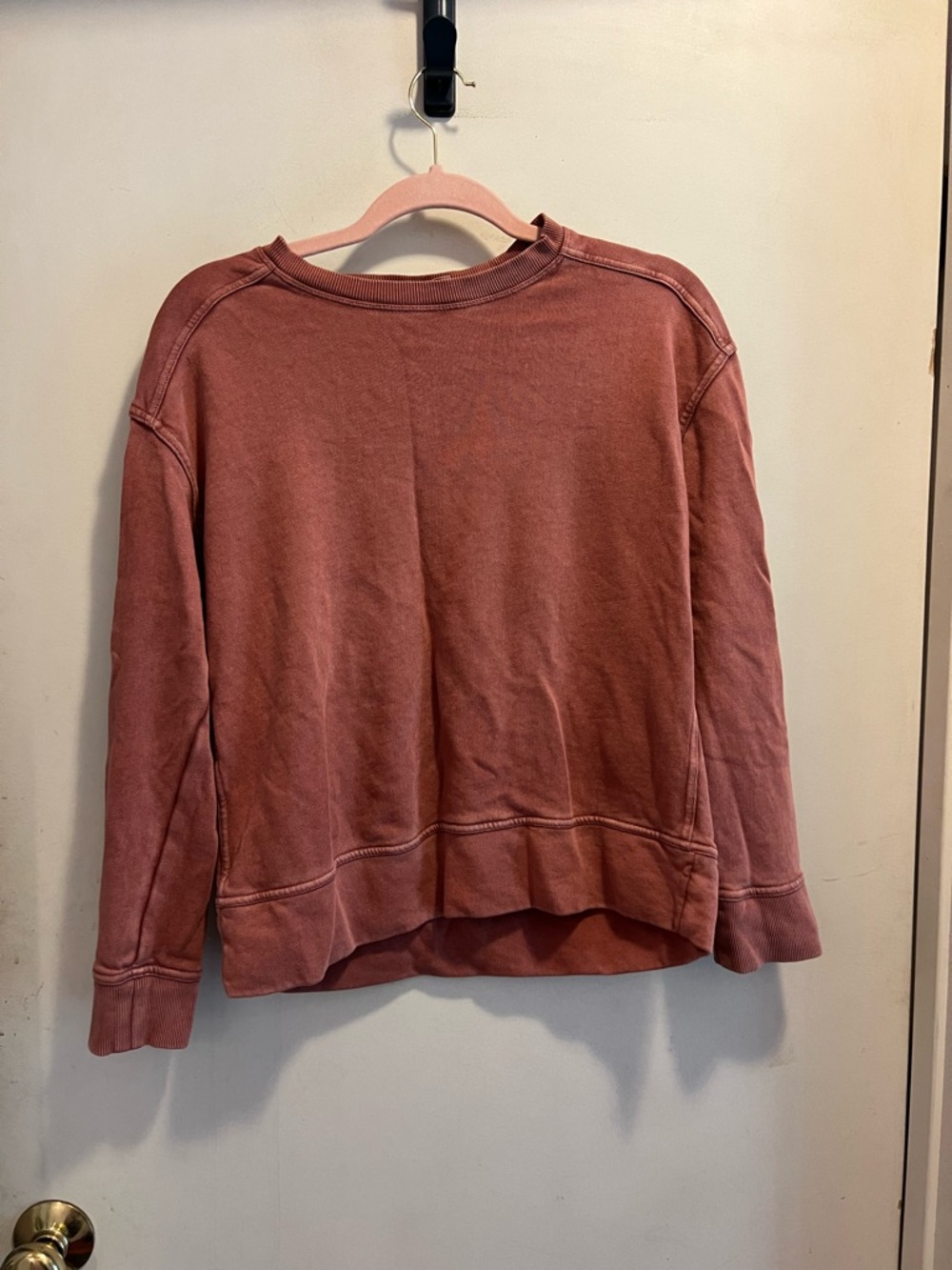 Comfy 90’s Style Crew Neck Sweatshirt